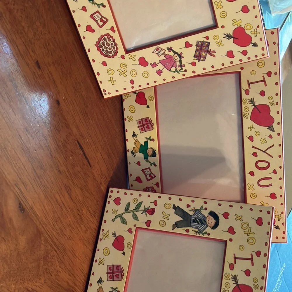 Sweet set of 3 “I love you” picture frames, very good condition!